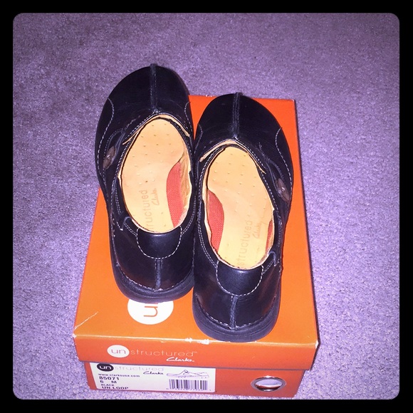 Clark’s Unstructured Shoes - Picture 1 of 3
